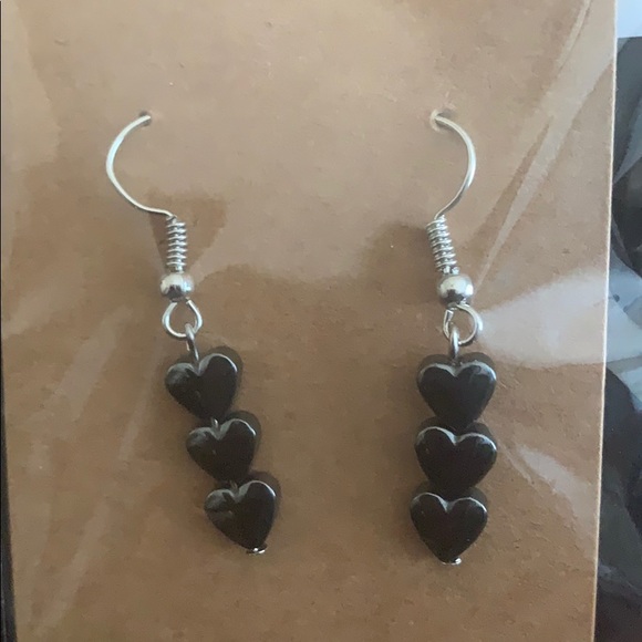 🔥🆕 Black Hematite Heart Bead Silver Earrings - Picture 2 of 2